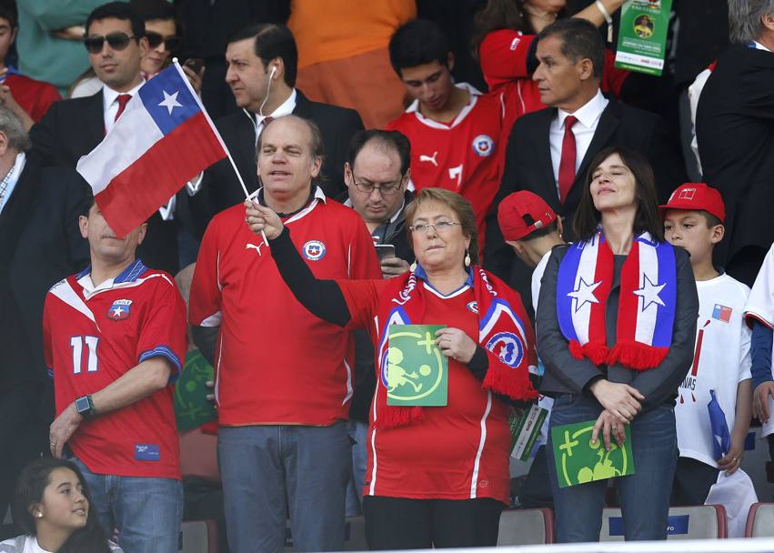 La Presidentessa cilena, Michelle Bachelet, tifa dalle tribune (LaPresse)